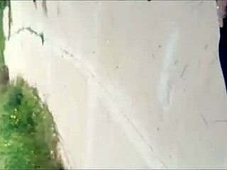 Morrita borrach en el monte se deja grabar orinando termino follandola por el culo!