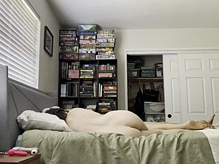 Dia hisap aku sebelum seks mubaligh yang intim.