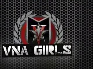 Val Dodds leveszi a tornacipőt lábujj szopáshoz az edzőteremben.