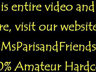 La chica Melanie desea la polla dura de su papi hoy