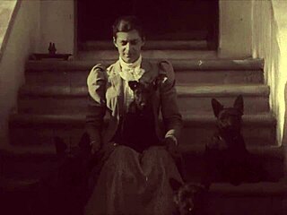 Wow! Dark Lantern Entertainment Persembahkan Keseronokan Berbulu Vintage Malam Ini!