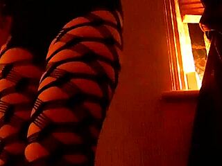 Australian Slut Twerks Her Big Booty Ass Like a Bitch