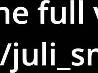 Ei Juli Smith miau, por que mostrar tetas e bunda na cidade?