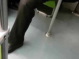 Wil je sappige pijpbeurt in de metrotrein?