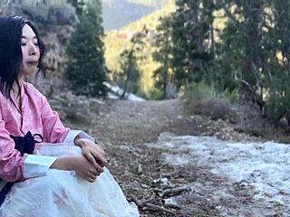 Kpop kızının Kore ormanında sikişini gördün mü?