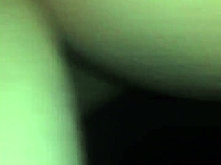 我的丰满老婆弯腰后入，她的肥胖身体颤抖着我用自制风格操她，像我们这样的业余爱好者😅