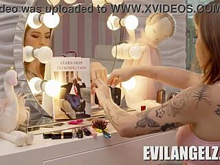 Eden Ivy y Scarlett Jones mamando a Vince Karter en POV