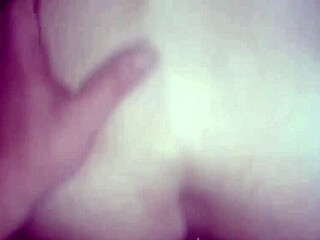 Худой жеребец принимает большой член, пока не кончит