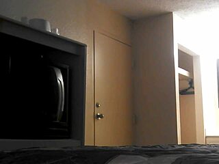 Sucking That Big Dick In The Hotel Room 😍