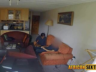 Pizdă neagră strâmtă întinsă în acțiune sălbatică