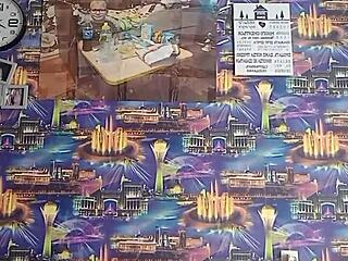 webcam girl chats and shows off her body