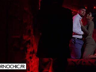 I lick and finger in the swinger club foursome