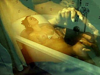 Å nei, jeg klarer ikke min våte saftige 18+ tenåring fitte... beste leketøymomenter noensinne!