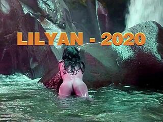 zorrita caliente se masturba en su cama con pasión 🔥