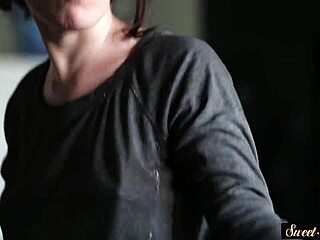 优雅的18+少女美女用力吸吮和操干