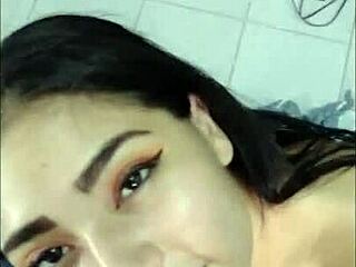 جوزي ذل أختي البالغة وخلاها تمشي عريانة وتمصله في الجراج