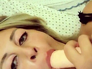 Алесия Рубини се мастурбира за теб