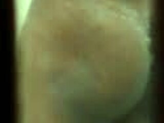 No puedo dejar de espiar a esta belleza del sur de India