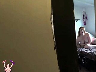 شابة مليانة تصرخ أثناء لحظة نزول قوية