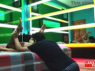 Huonecasting Roxy 21 saa jalat levitettyä anaalinuolentaan