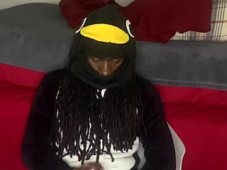 Guccicapone runker monsterkuk i pysj for sædskudd!