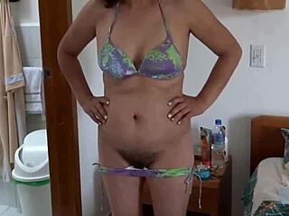 Η θετή μαμά λέει επιτέλους ναι για σεξ στην παραλία με τον θετό γιο, τεράστιο χύσιμο