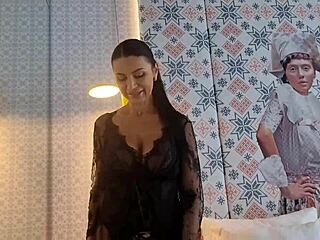 เฮ้ Ania Kinski พร้อมให้แฟนคลับเย็ดตูดแน่นๆ แรงๆ มั้ย?