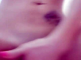 Thaitwentybabe Começou Quente no Chuveiro, Mas Ficamos Selvagens no Quarto