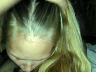 Me encanta garganta profunda la polla de esa rubia trans joven 18+ con placer