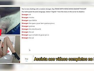 My girlfriend masturbates for strangers on cam