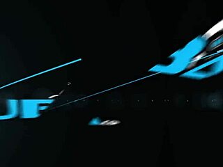 Бюстеста Джесика Джеймс дава двоен бляджоб