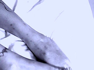 sexy ebony girl gives footjob, makes him cum 😍