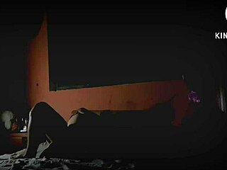 ラティーナのビッチがあの硬いチンポに乗るのに飽きない。