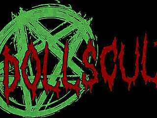 Melody zeigt Muschi und Titten auf den Straßen von Budapest in sexy Uniform! 😍