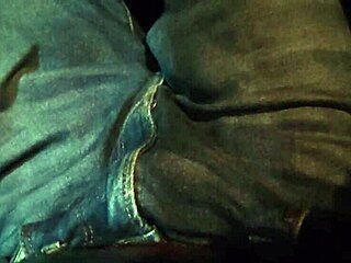 Chatting about peeing in the car outdoors. 😅