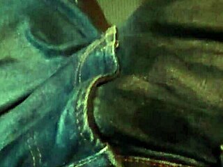 Chatting about peeing in the car outdoors. 😅