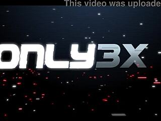 Smygknull med tjej och kille bakom stängda dörrar