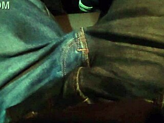 Chatting about peeing in the car outdoors. 😅