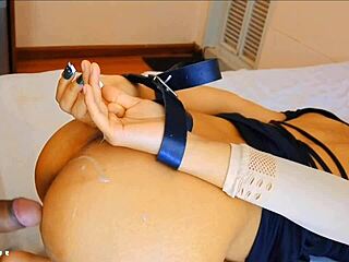 Ασιατικό ζευγάρι 18+ απολαμβάνει παθιασμένο σπιτικό γαμήσι