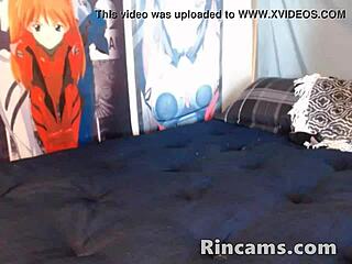 Look At Teen Girl Masturbating On Webcam!