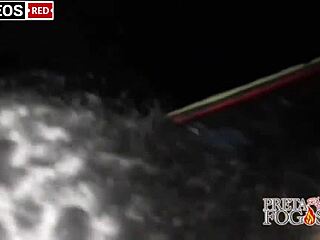 morena gostosa deu pros amigos do meio-irm�o do quartel