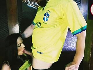 Leo skol veio ao puteiro assistir jogo do brasil acabou em foda com morena gostosa?