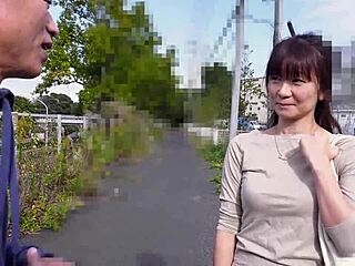 reiko narimiya sells white panties with intimate stains.