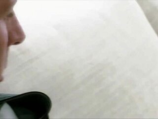 Aletta keeps her gloves on during the scene