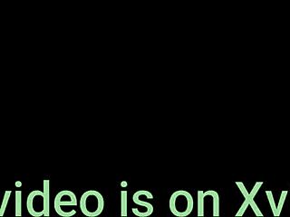 فتاتين شقيات تغوصان في ثلاثية جامحة مع ركوب مكثف