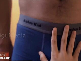 แม่เลี้ยงจีนใจดีปลอบใจลูกชายอกหักในช่วงอินทิม