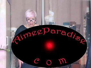 Volle rijpe slet neemt pik in nat kutje close-up!