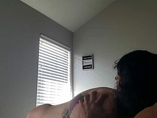 Интимный ужин с любовницей на улице с сексом