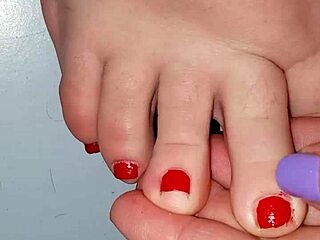 She spreads her pussy solo