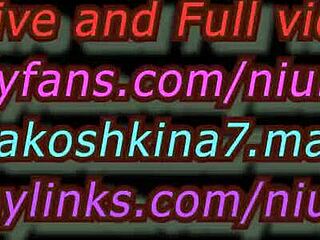 Pajkos gömbölyű milf keményen kapja, arcát tele spriccelik